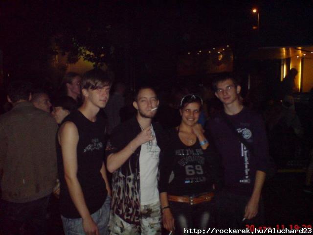 Tcs koncerten a zp-ben de j is volt :) ott mg boldog voltam :(