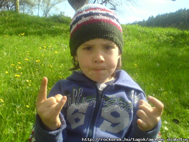 jol csinalja a gyerek...;)