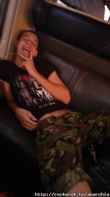 volt egyszer egy csunya punk A vonaton :D