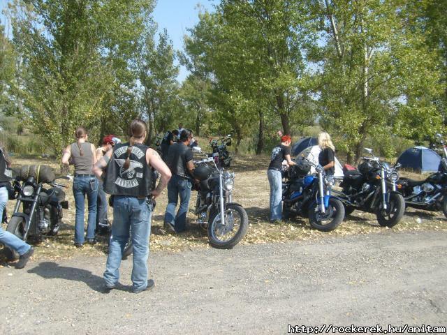 mocsai motorostallkoz