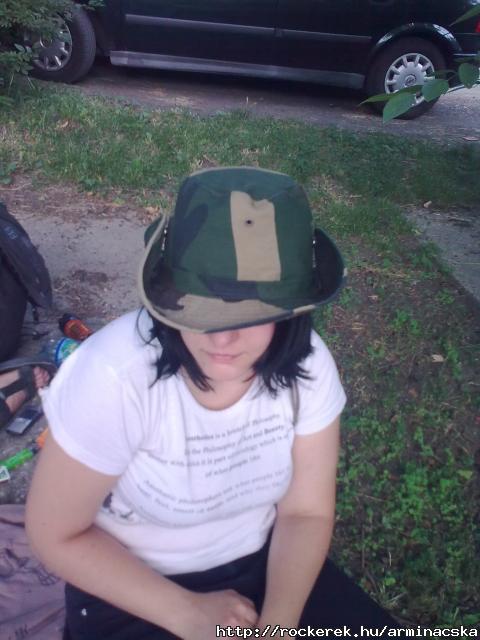 Kalapos kislny...