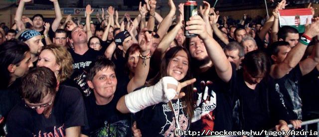 Tiszta hlye aki nem normlis \m/