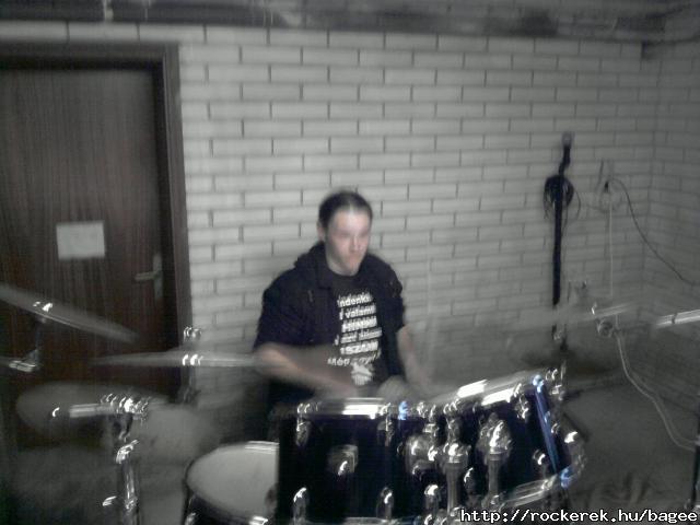 a legjobb cuc amin zenlni szoktam!!!hihi paiste alpha cintnyrok!!!