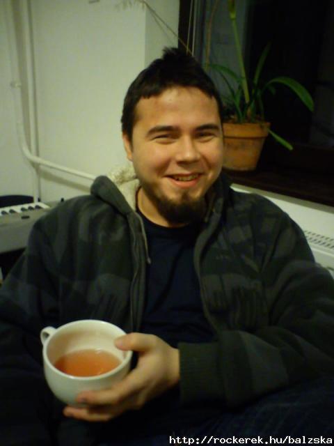 562413_516568731711711_973926780_n
