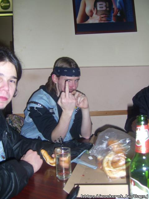 Fiaaaaam!!! Hnyszor mondtam mr, hogy ne basztasd az llatot, mikzben zabl?!