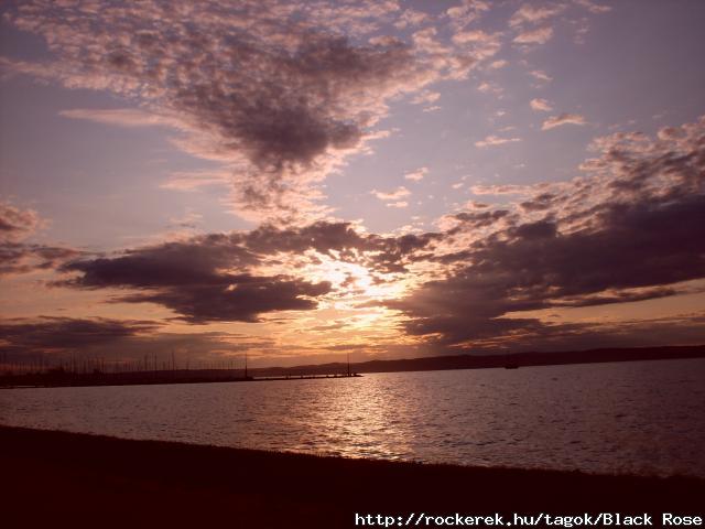 naplementsen balatonon