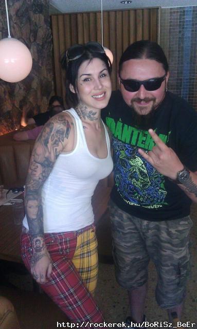 Reggeli Kat Von D-vel. Los Angeles rules ;)
