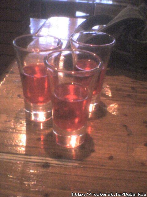 red.absinthe. csakmert szp s j