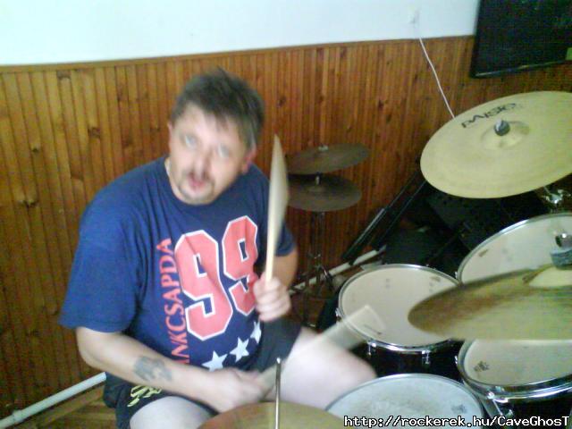 A legjobb bartom pp dobol ! (a zene naggy tesz :D !!!)