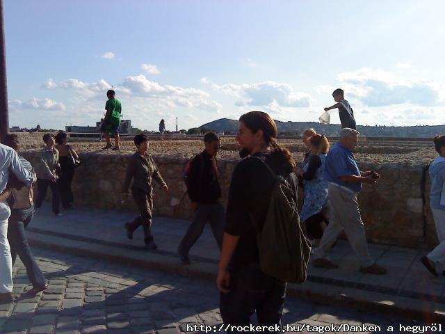 sok turista  ejj
