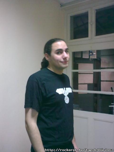 Igen... mr megint magamrl tltk fel kpet... :D