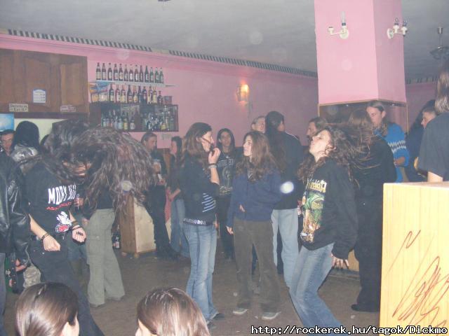 valami rock lehetett:)