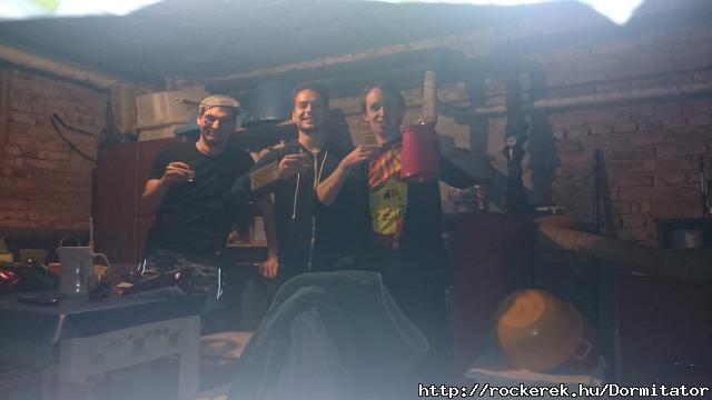 Pzolj azzal ami elx a kezedbe kerl :)