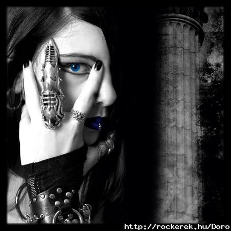 1250200342-gothic_girl