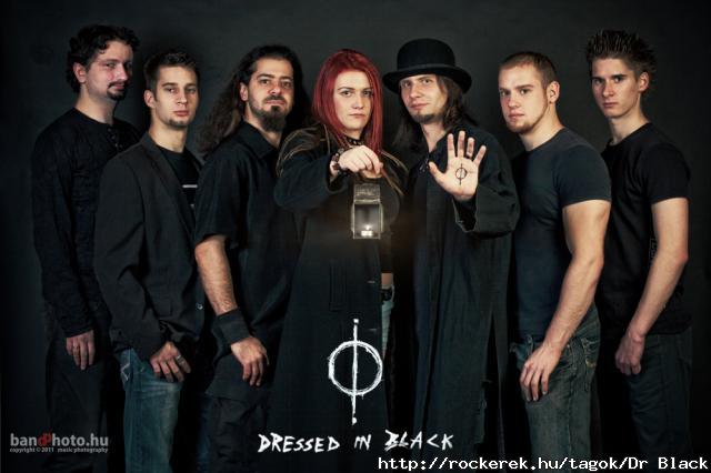 Dressed in Black a Csapat