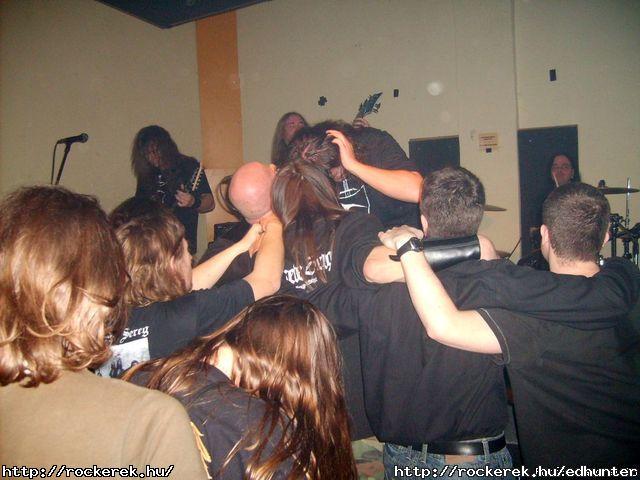 FEKETE SEREG koncert Gyr