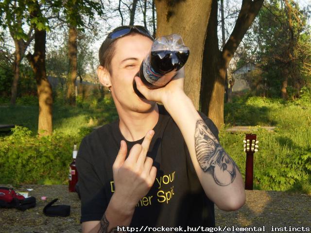 21 ves lett a gyerek :)