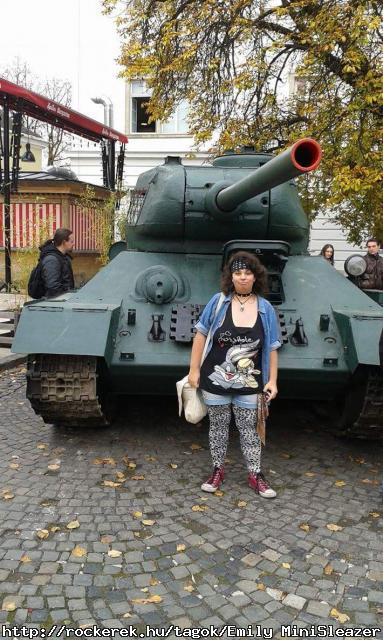 oktober 23. csak mert szeretem valamennyire a tankokat 