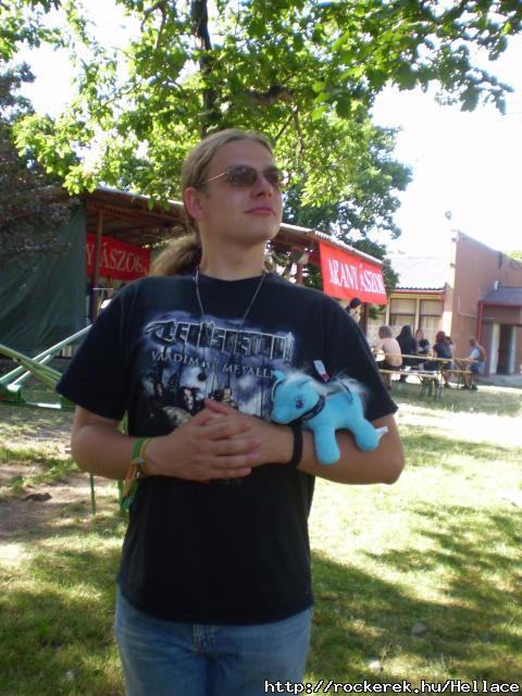 Metal-Myrskyntuoja pnival meghdtani kszlnk a vilgot, s pp tmadt egy j tletnk.
