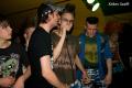 Hrom halott hallrl dalol, az emberisg a lbunk kz hajol