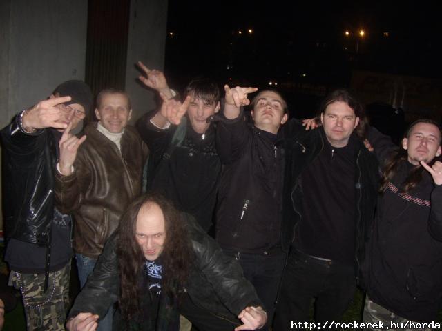 HUNgvron Napalm Death koncert elt.n a bal szln villzok.A gugol meg Gyuri testvrem a debreceni DOMHRING nekese.