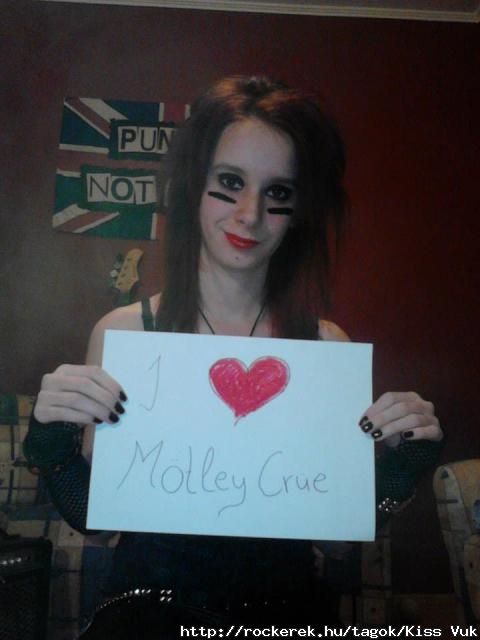 I love Mtley Cre :3