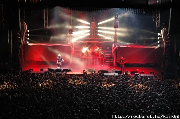 Adta vgig ez a koncert:)...Itt jl "feltankoltam"...:)
