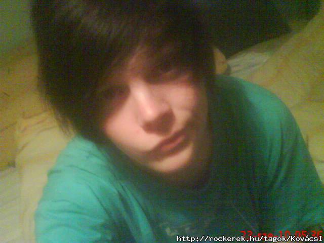 Nem vagyok EMO!!Ilyenekkel ne is baztassl.... Kszi! Lfszt az emosok pic*jba!