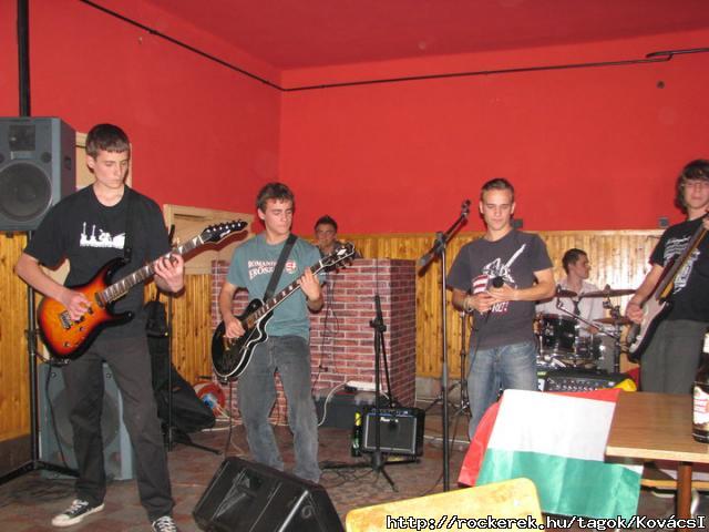 Szilasi Betyrock ..Oszt.trsam zenekara.. a basseros/voklos