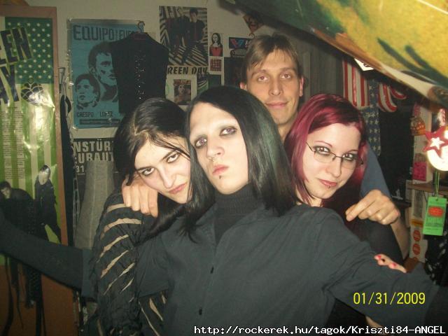 Na akkor pzoljunk:Chris,Erika,Gege,s n:D---Hozenl(Hzibuli)