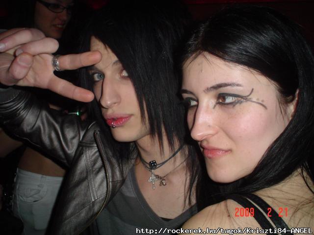 Na ezt nem tudom,hogy csinltam,hogy msfel nzek,de a lnyeg,hogy Cattel:D---Diesel(Deathstars)