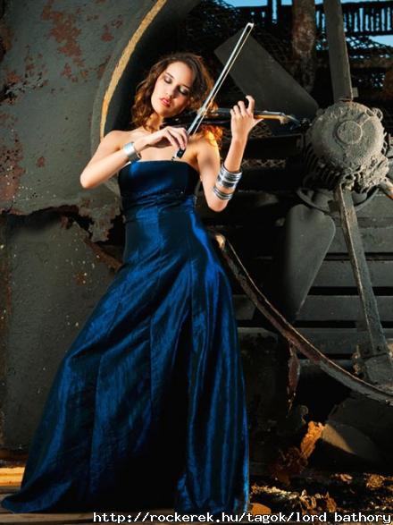 Electric-Violinist-Caitlin