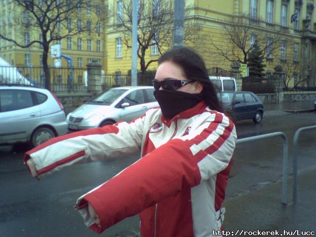 szguldsom olyan mrtk, hogy a motort nem is ltni