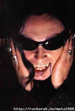 Dani Filth 28