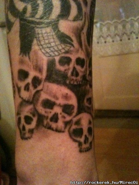 hallfej tattoo