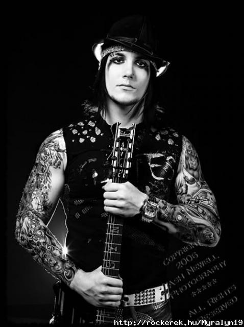 Syn <33