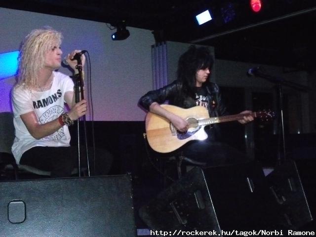ATOMIC PLAYBOYZ  Accoustic