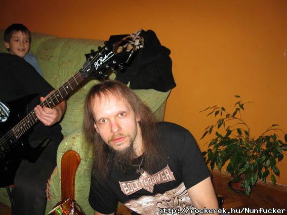 Apcabasz Ricsit egy B.C. Rich(i) vgja tarkn
