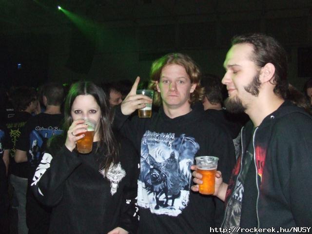 srz, mutat, alszik  (bocsi fik)