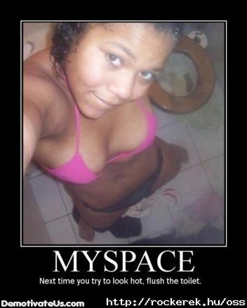 Csak hogy nekem is legyen mellkinyoms wc-ben fotzs kpem :-) ha mr ez a trend