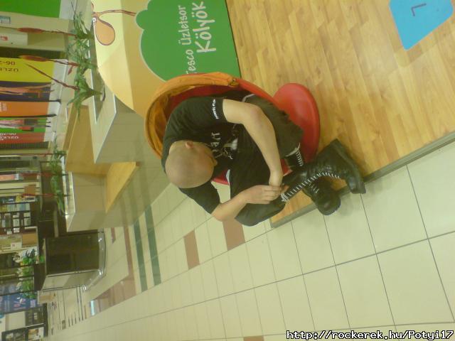 ...Ez a kp magrt beszl...xD