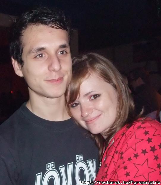 <3