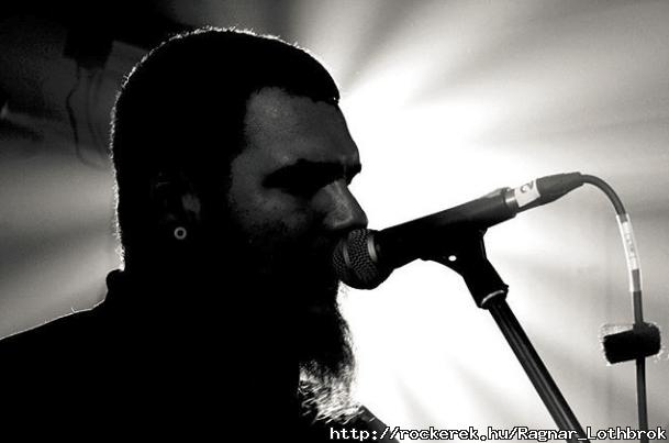 bearded bassplayer