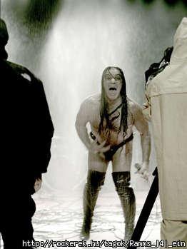 rammstein-mann-4349042-MBHF,templateId=renderScaled,property=Bild,height=349[1]