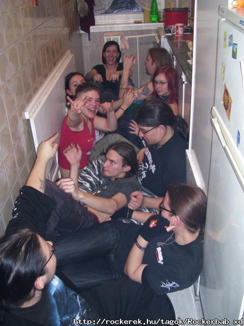 Kicsi a konyha de nagy a raks^^:D