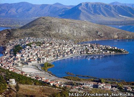 kastoria_on_kastoria_lake_greece_photo_gnto