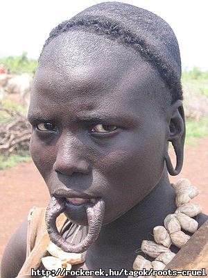 300px-Mursi_woman