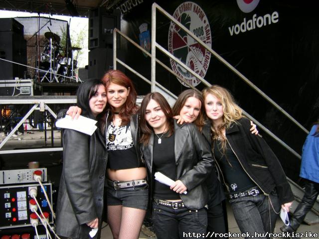 Rockladyk:)