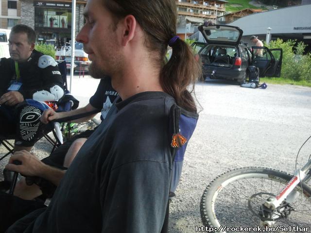 Remszllott a lepke.