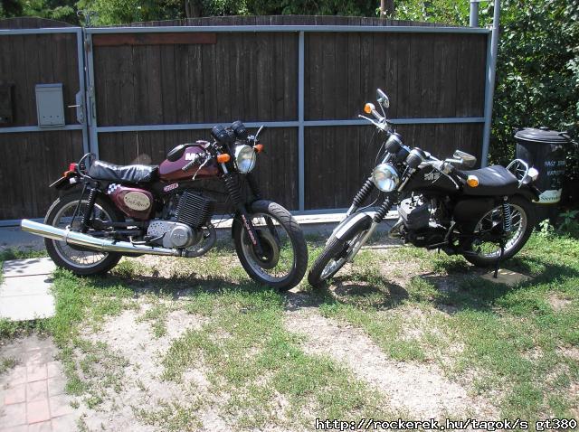 Cafe Racer vs Bobber :)